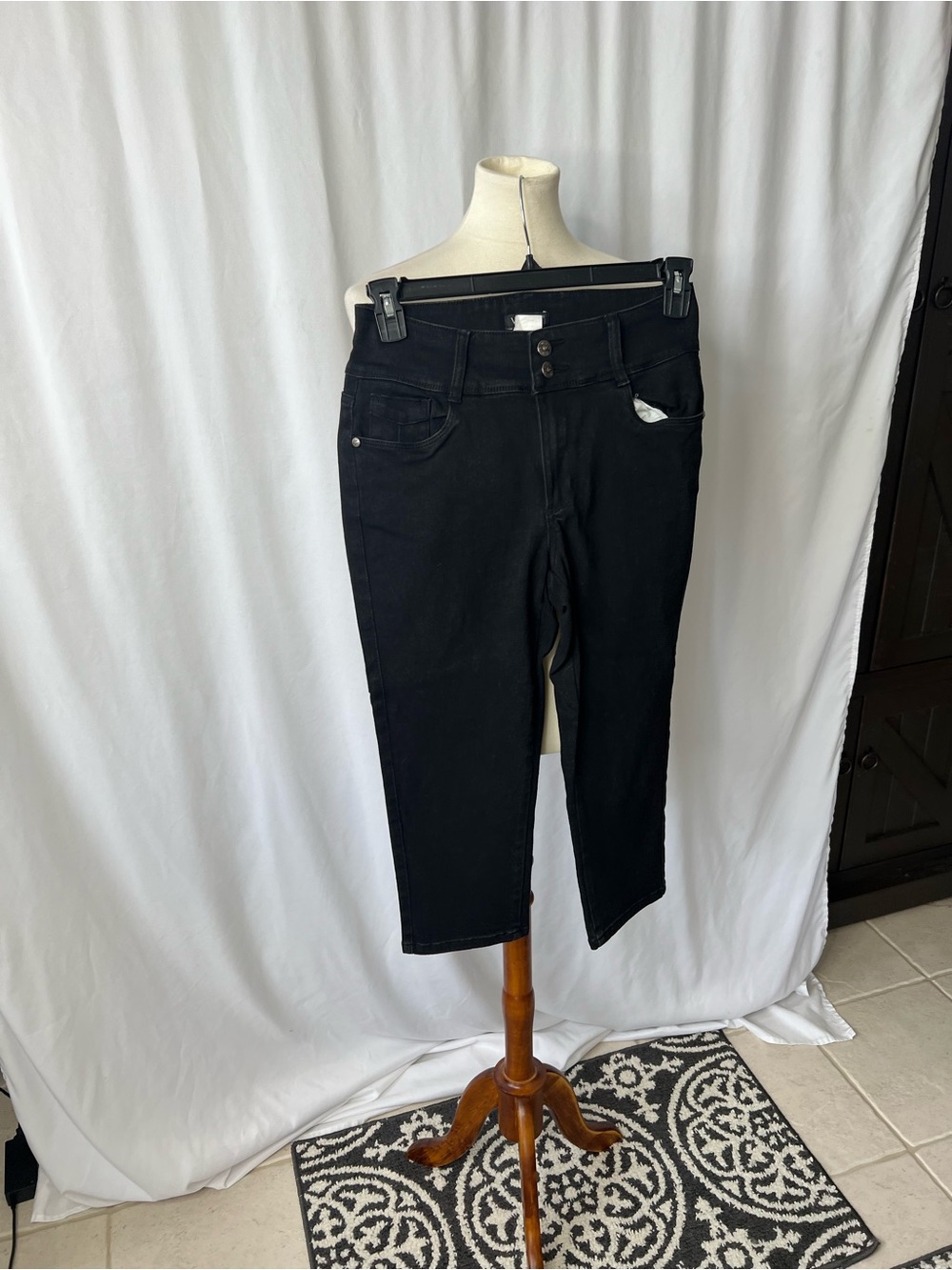 VENUS Black Denim Capri Jeans – Women’s Size 6 – Stretch Cropped Pants - Picture 2 of 10
